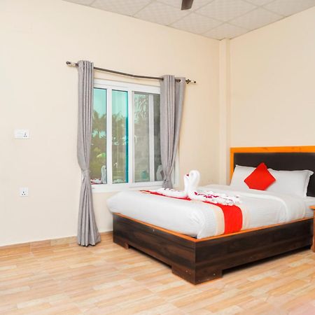 Hotel Greenland Safari Sauraha Esterno foto