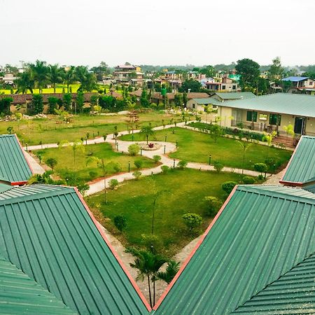 Hotel Greenland Safari Sauraha Esterno foto