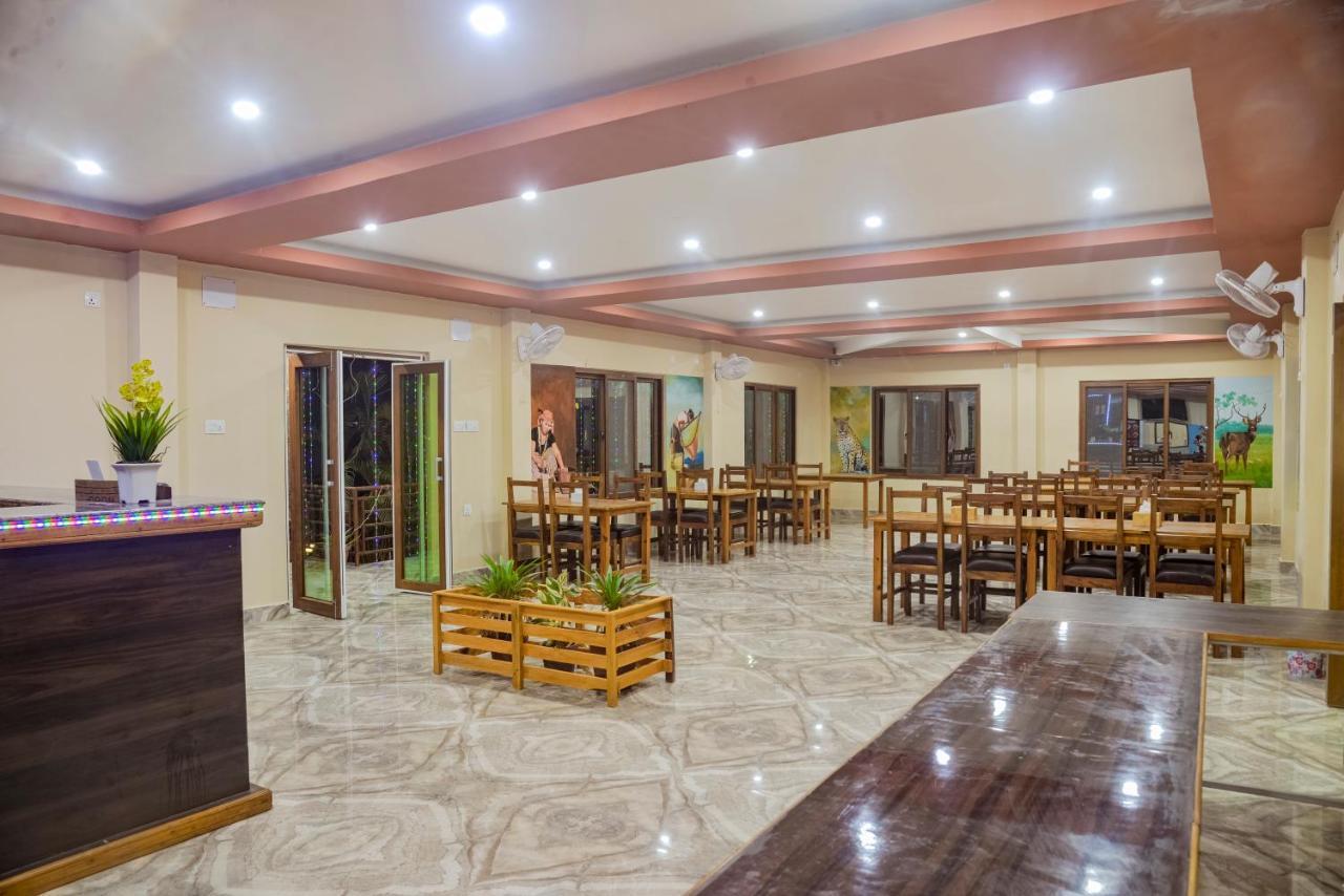 Hotel Greenland Safari Sauraha Esterno foto