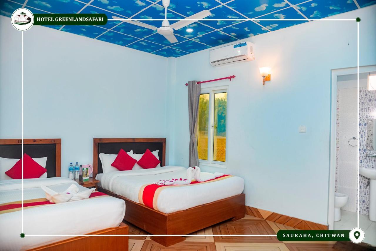 Hotel Greenland Safari Sauraha Esterno foto