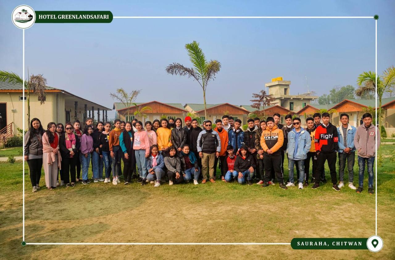 Hotel Greenland Safari Sauraha Esterno foto