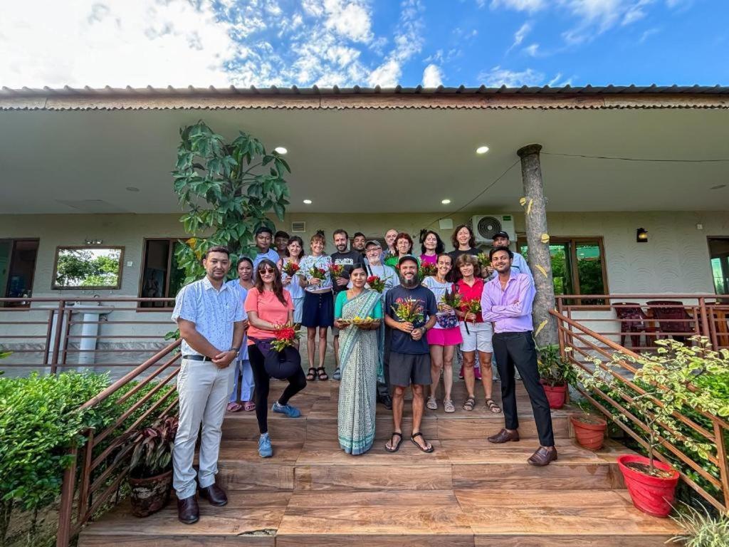 Hotel Greenland Safari Sauraha Esterno foto